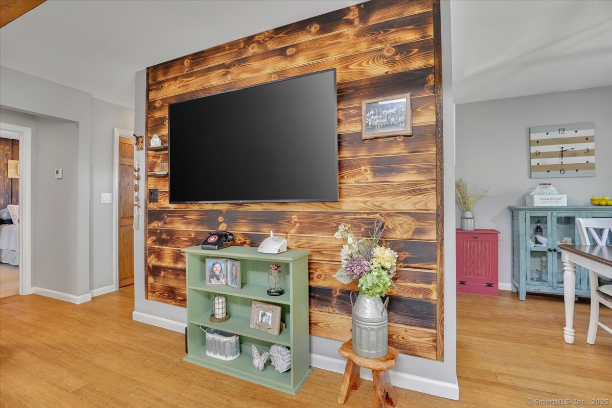 Southington, Connecticut 06489, United States, 2 Bedrooms Bedrooms, ,1 BathroomBathrooms,Residential,Pending,215053