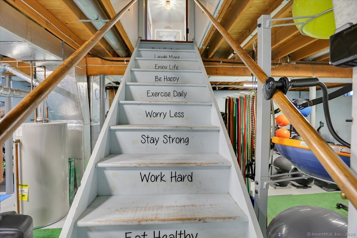 Southington, Connecticut 06489, United States, 2 Bedrooms Bedrooms, ,1 BathroomBathrooms,Residential,Pending,215053