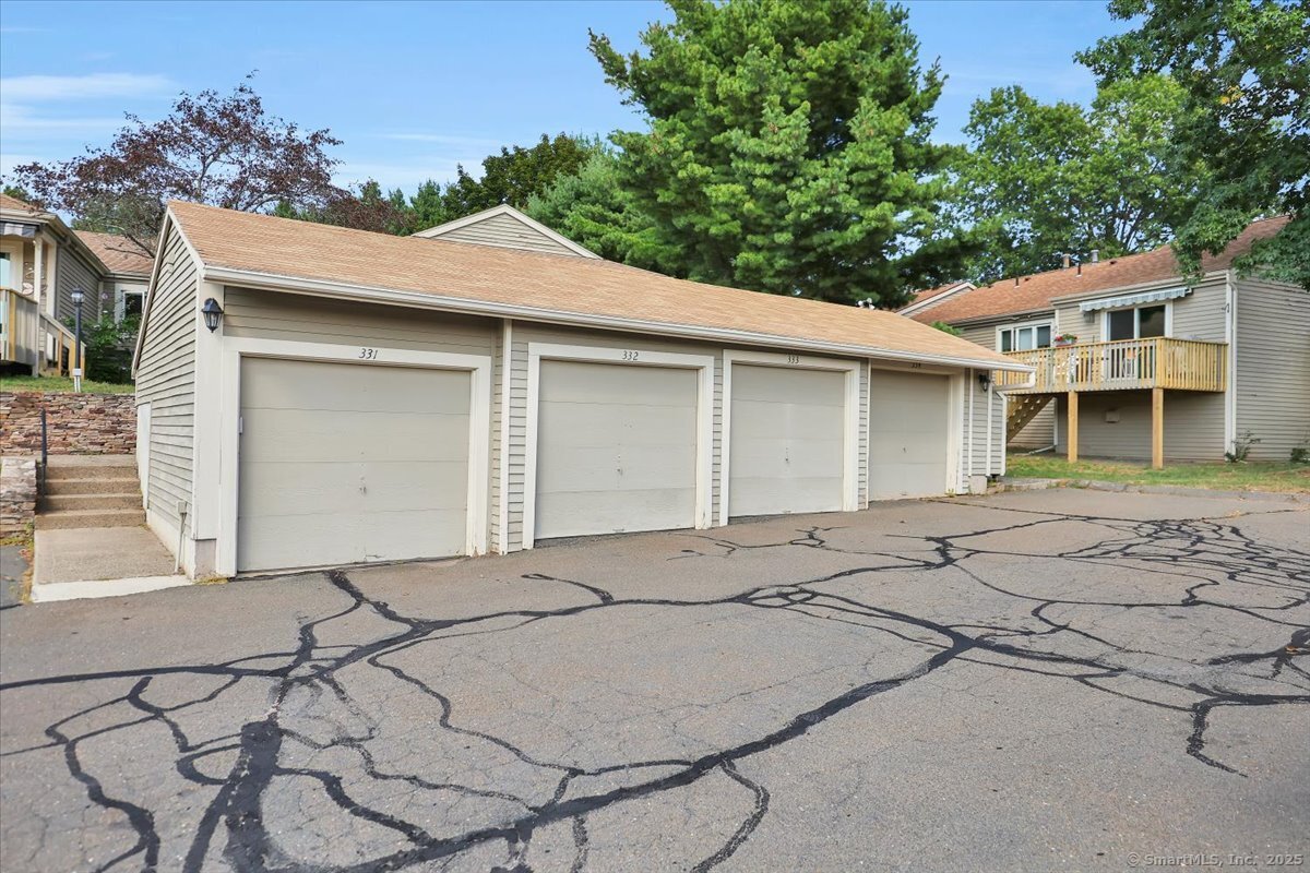 Southington, Connecticut 06489, United States, 2 Bedrooms Bedrooms, ,1 BathroomBathrooms,Residential,Pending,215053