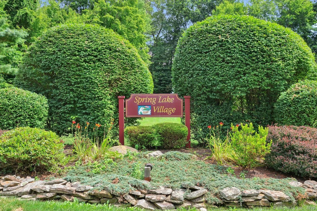 Southington, Connecticut 06489, United States, 2 Bedrooms Bedrooms, ,1 BathroomBathrooms,Residential,Pending,215053