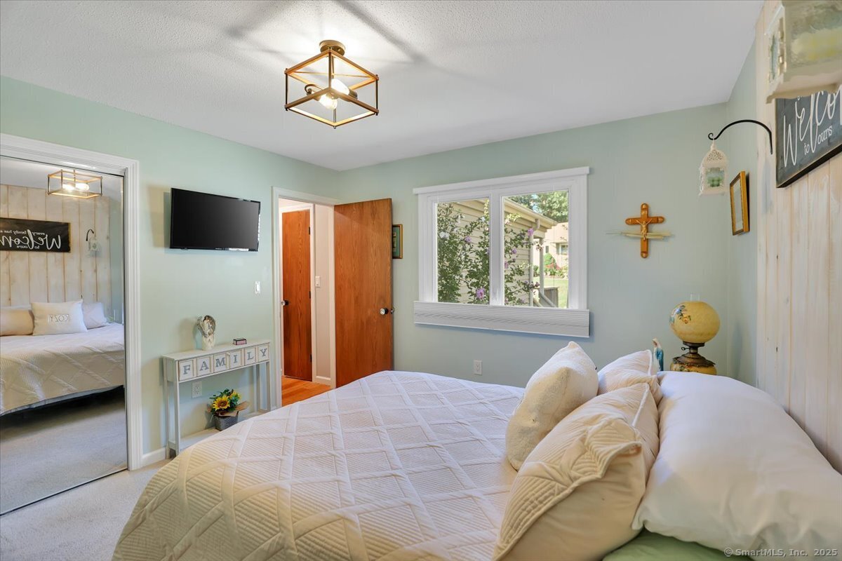 Southington, Connecticut 06489, United States, 2 Bedrooms Bedrooms, ,1 BathroomBathrooms,Residential,Pending,215053