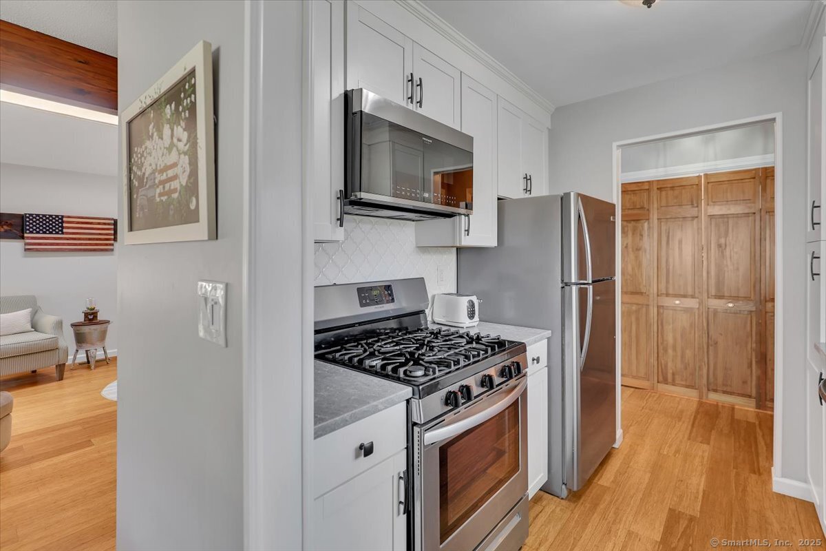 Southington, Connecticut 06489, United States, 2 Bedrooms Bedrooms, ,1 BathroomBathrooms,Residential,Pending,215053