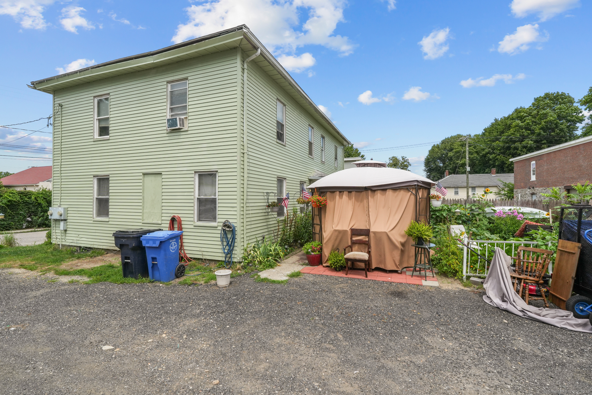 12 Saint James Row