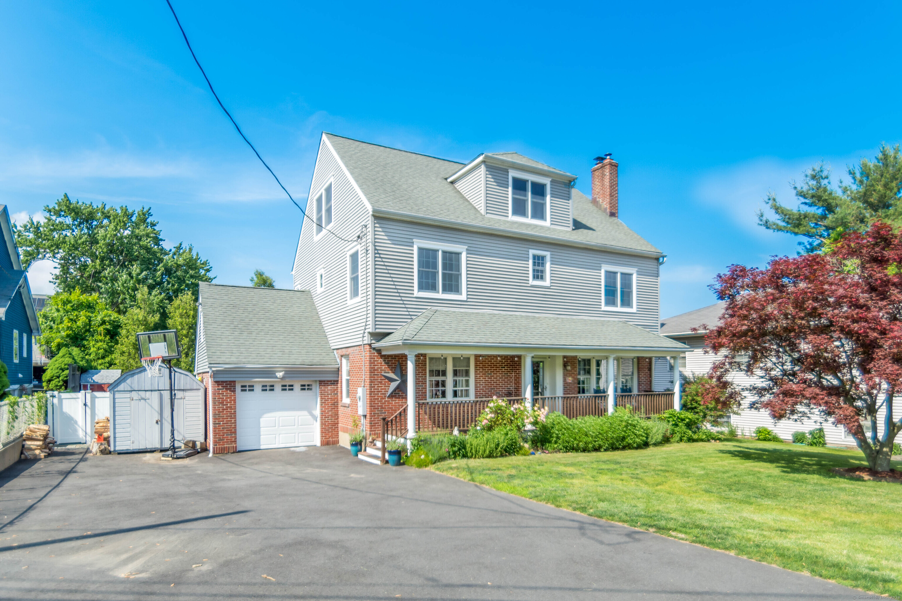 Property for Sale at 94 Tunxis Hill Cut Off, Fairfield, Connecticut - Bedrooms: 4 
Bathrooms: 3 
Rooms: 8  - $689,900
