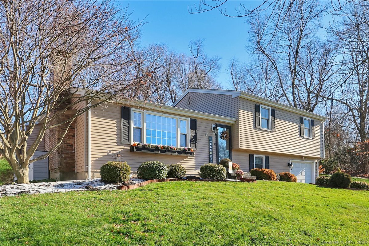 Southington, Connecticut 06489, United States, 3 Bedrooms Bedrooms, ,2 BathroomsBathrooms,Residential,Pending,252524