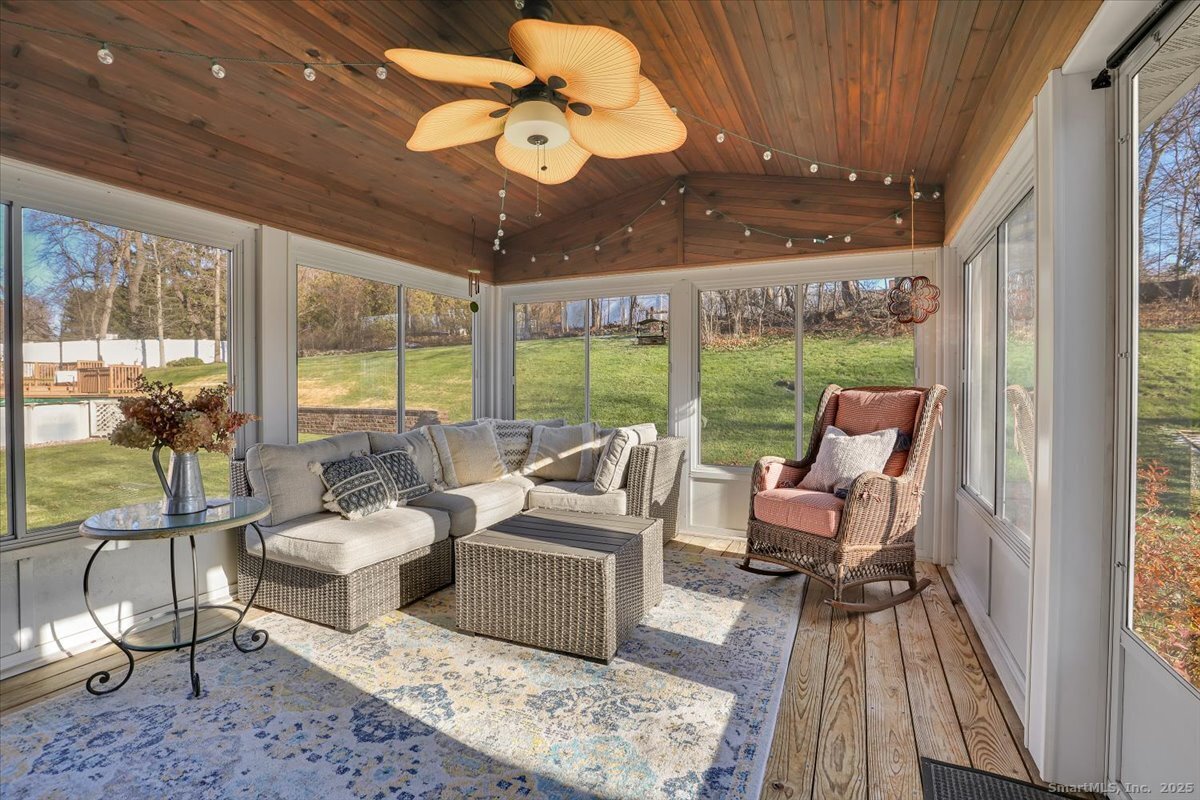 Southington, Connecticut 06489, United States, 3 Bedrooms Bedrooms, ,2 BathroomsBathrooms,Residential,Pending,252524