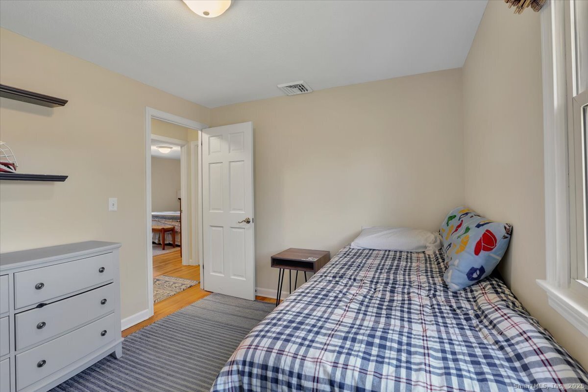 Southington, Connecticut 06489, United States, 3 Bedrooms Bedrooms, ,2 BathroomsBathrooms,Residential,Pending,252524