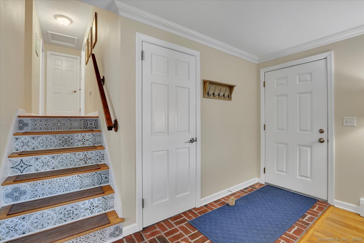 Southington, Connecticut 06489, United States, 3 Bedrooms Bedrooms, ,2 BathroomsBathrooms,Residential,Pending,252524