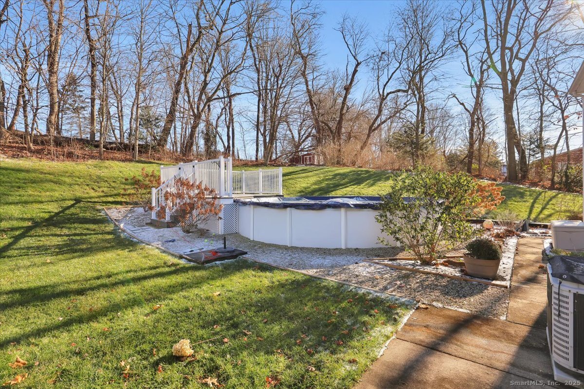 Southington, Connecticut 06489, United States, 3 Bedrooms Bedrooms, ,2 BathroomsBathrooms,Residential,Pending,252524