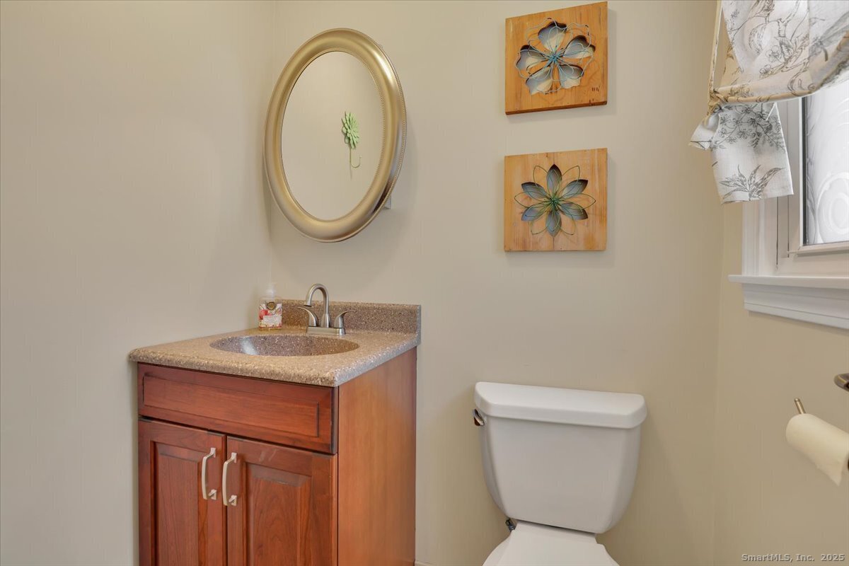 Southington, Connecticut 06489, United States, 3 Bedrooms Bedrooms, ,2 BathroomsBathrooms,Residential,Pending,252524