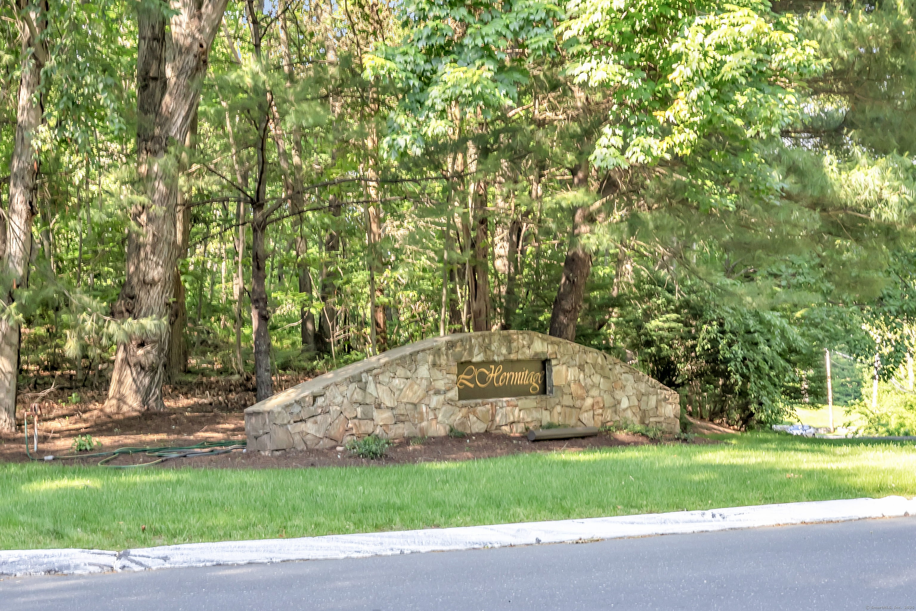 Property for Sale at Montagne Drive 7, Shelton, Connecticut - Bedrooms: 3 
Bathrooms: 3 
Rooms: 6  - $549,900