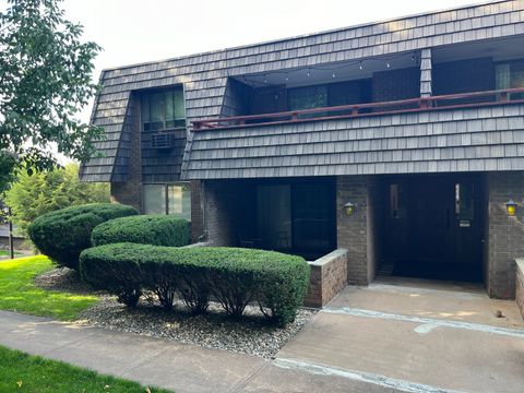 Photo of 64 Oxbow Drive #APT B8, Glastonbury, CT 06033 (MLS # 24125408)