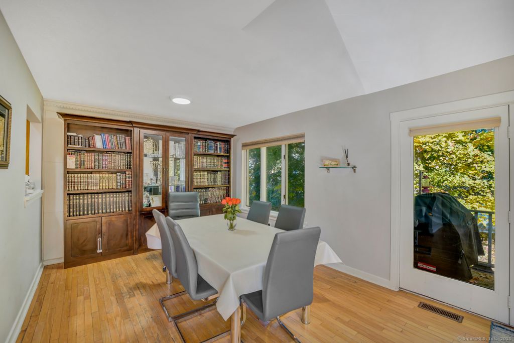 Photo of 65 Cables Avenue #APT 21, Waterbury, CT 06710 (MLS # 24134833)