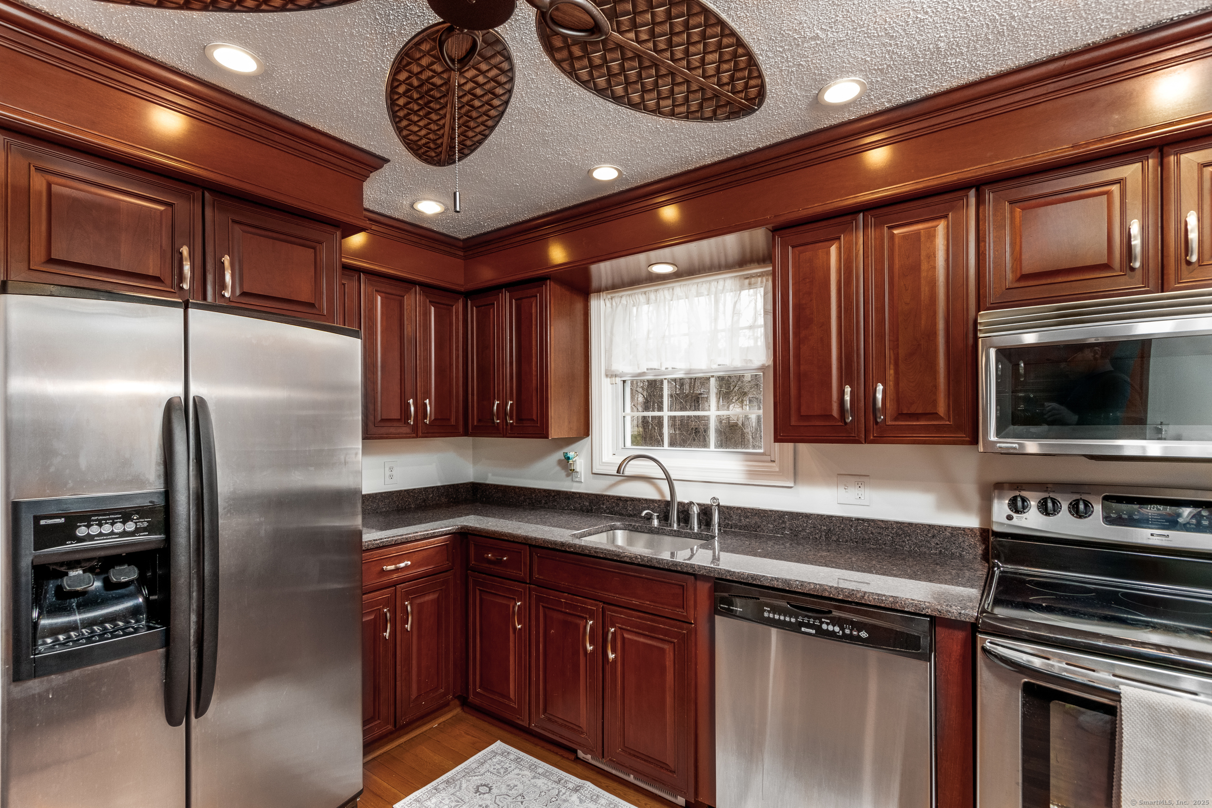 27 Seneca Drive, Meriden, Connecticut image 12