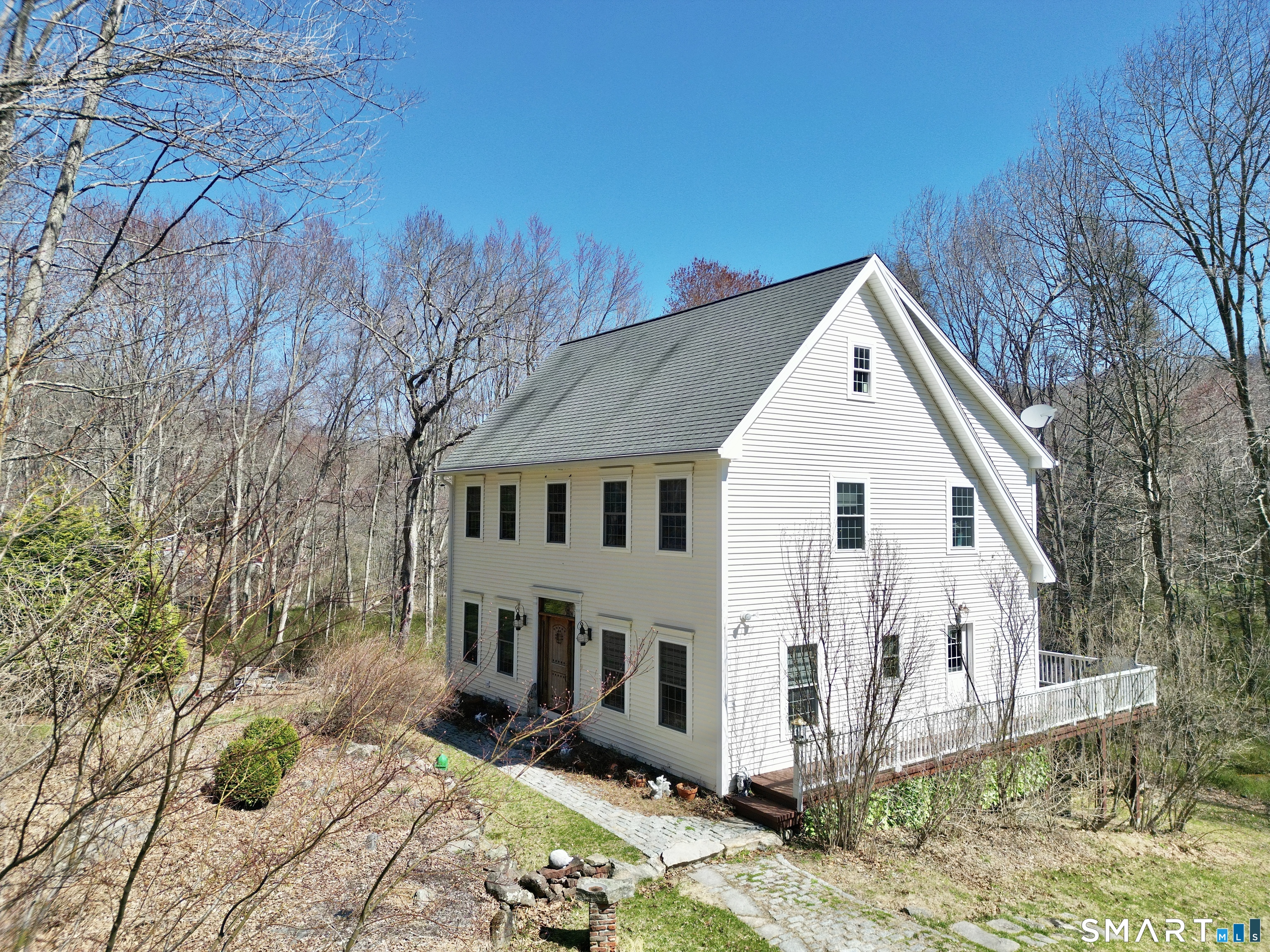 577 Lakeside Road