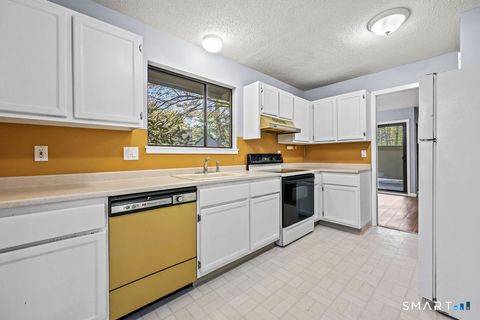 Tiny photo for 6 Heritage Drive #6, Avon, CT 06001 (MLS # 24171629)