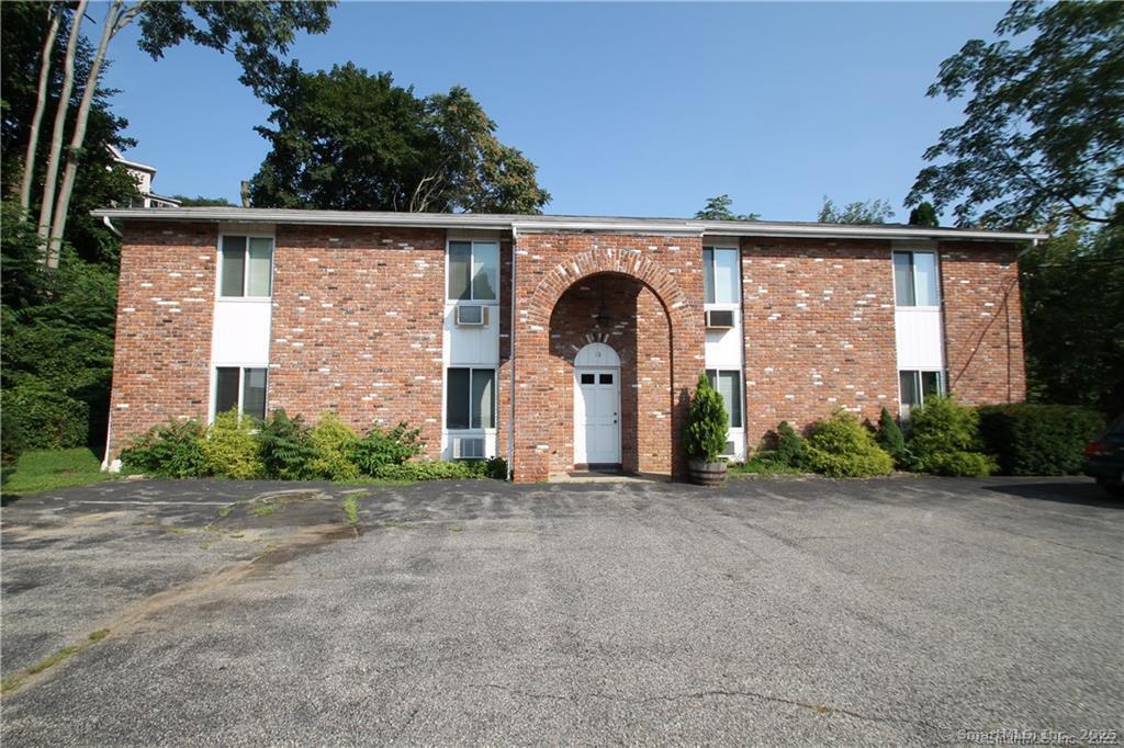 18 A Street B-1, Derby, Connecticut - 2 Bedrooms  
1 Bathrooms  
4 Rooms - 