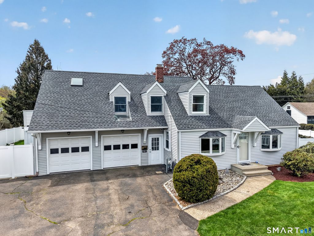 Photo of 120 S Pine Creek Road, Fairfield, CT 06824 (MLS # 24169350)