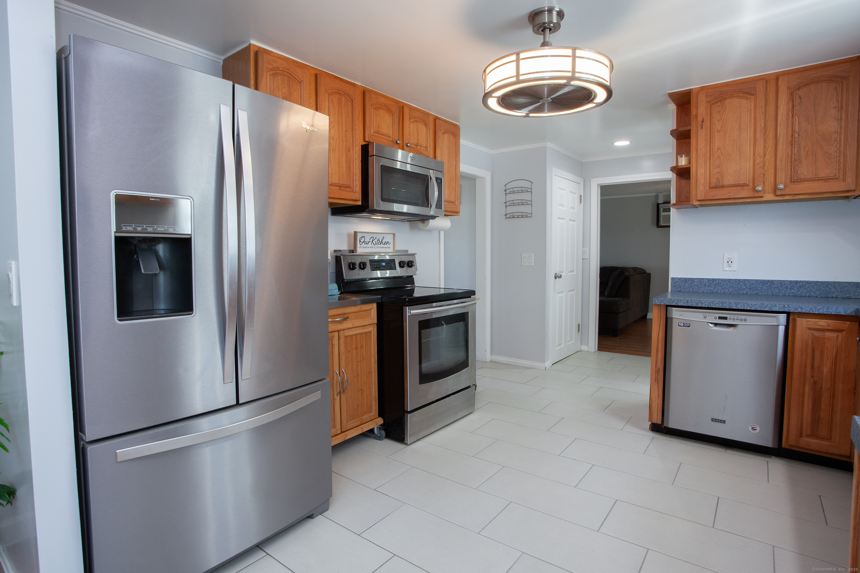 19 Pine Street, Newington, Connecticut image 6