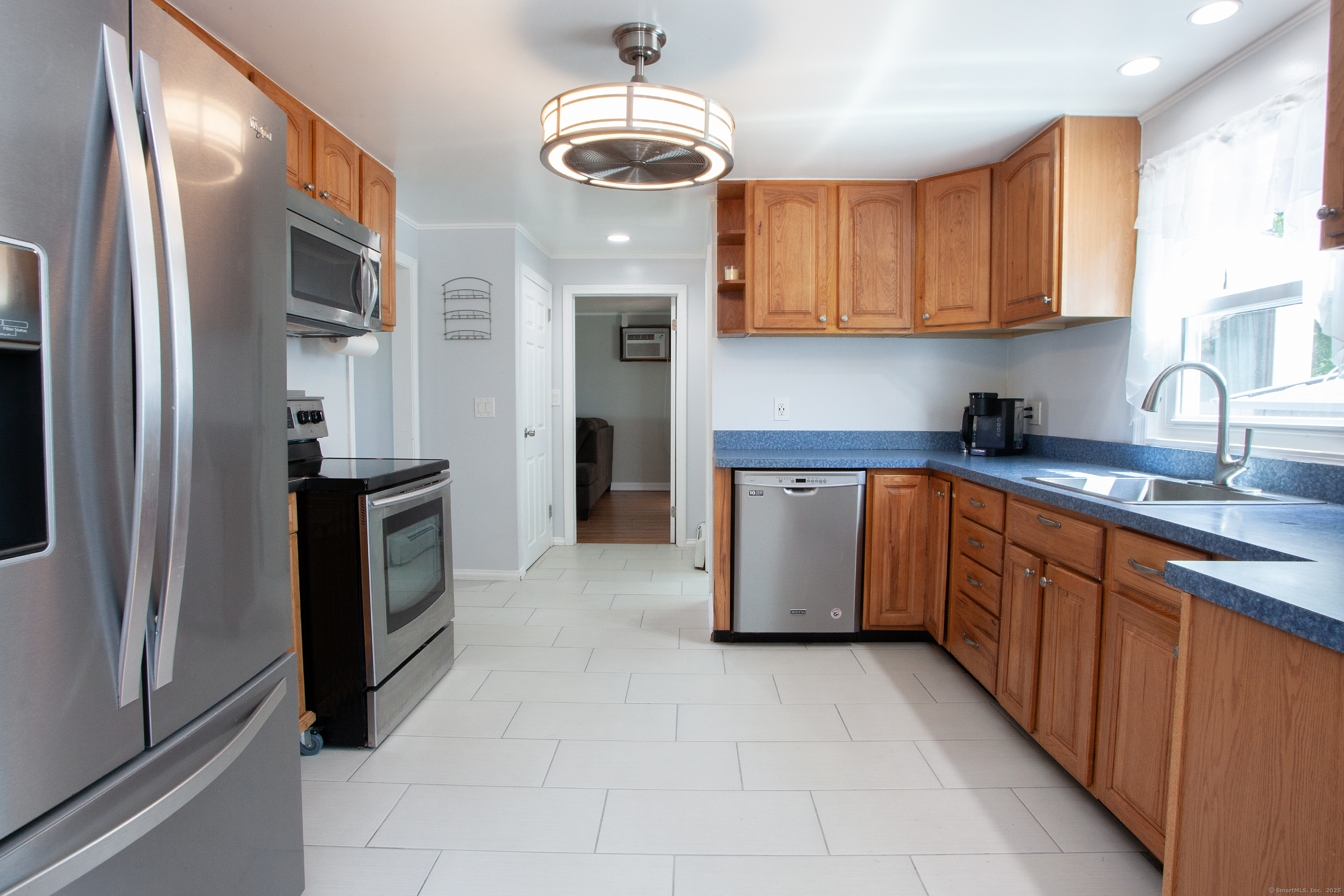 19 Pine Street, Newington, Connecticut image 8