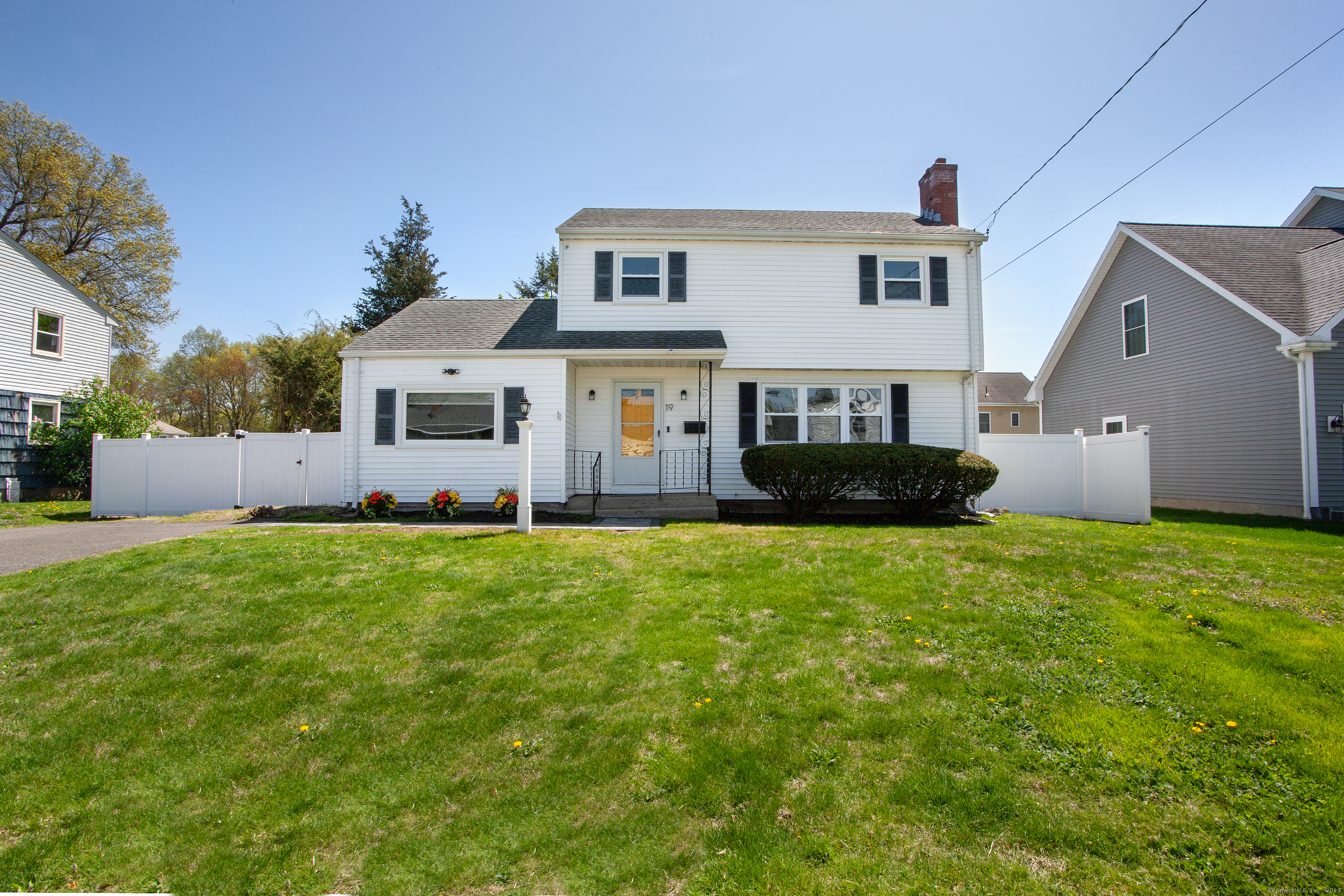 19 Pine Street, Newington, Connecticut image 1