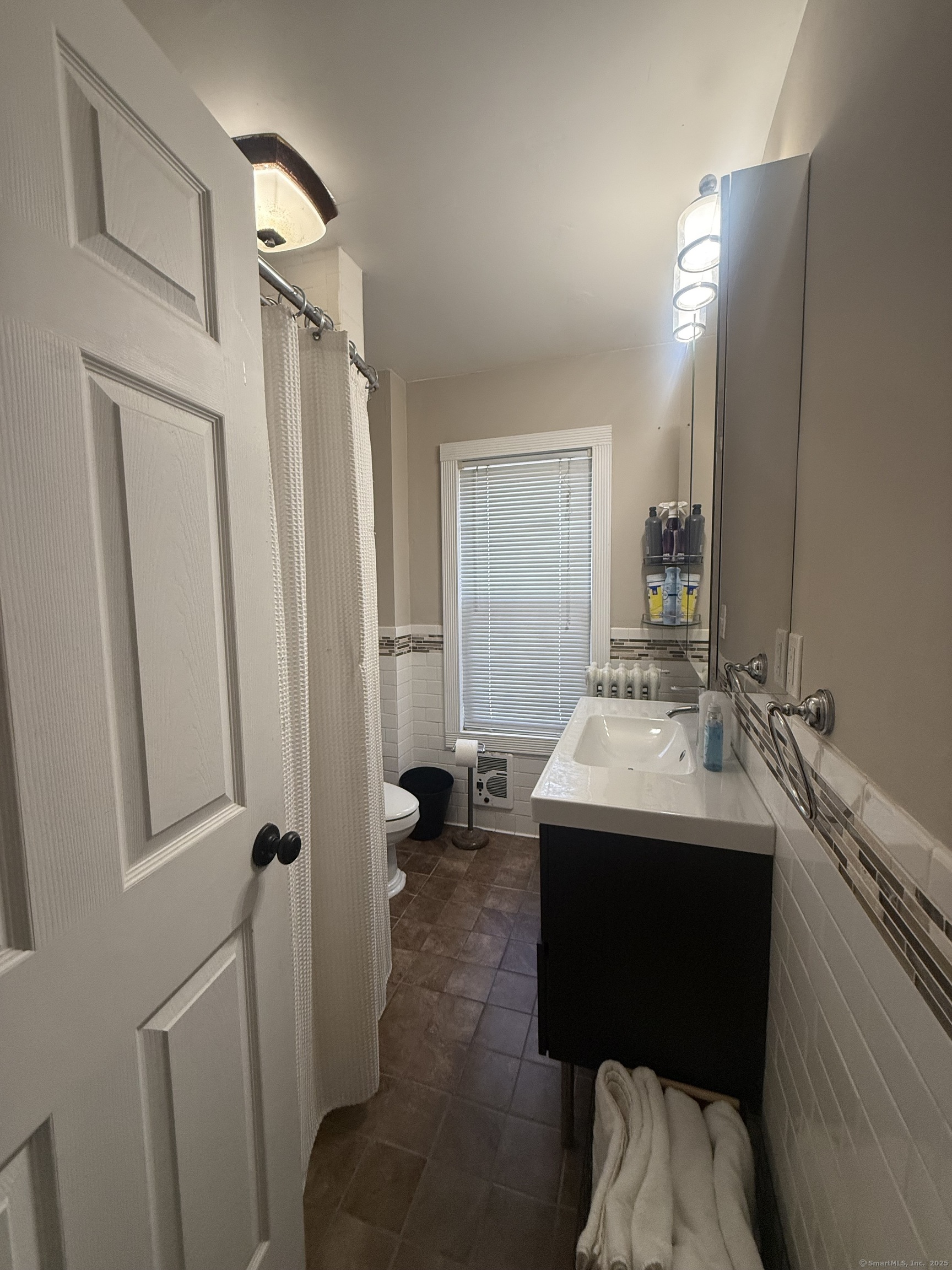 Manchester, Connecticut 06040, United States, 3 Bedrooms Bedrooms, ,2 BathroomsBathrooms,Residential,Pending,88588