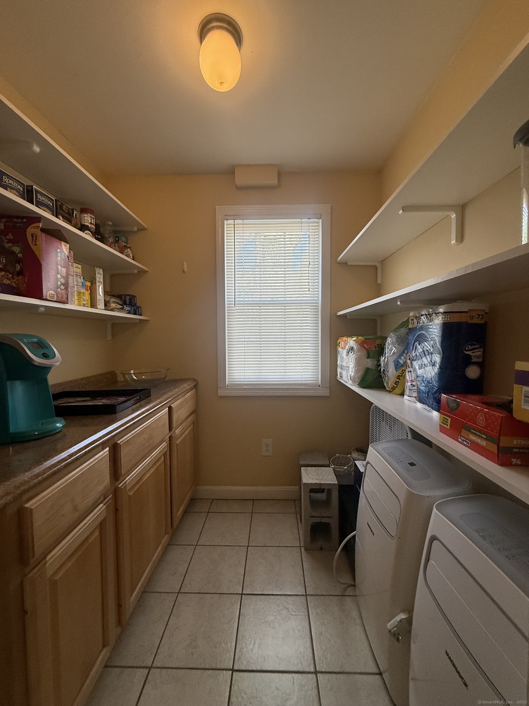 Manchester, Connecticut 06040, United States, 3 Bedrooms Bedrooms, ,2 BathroomsBathrooms,Residential,Pending,88588