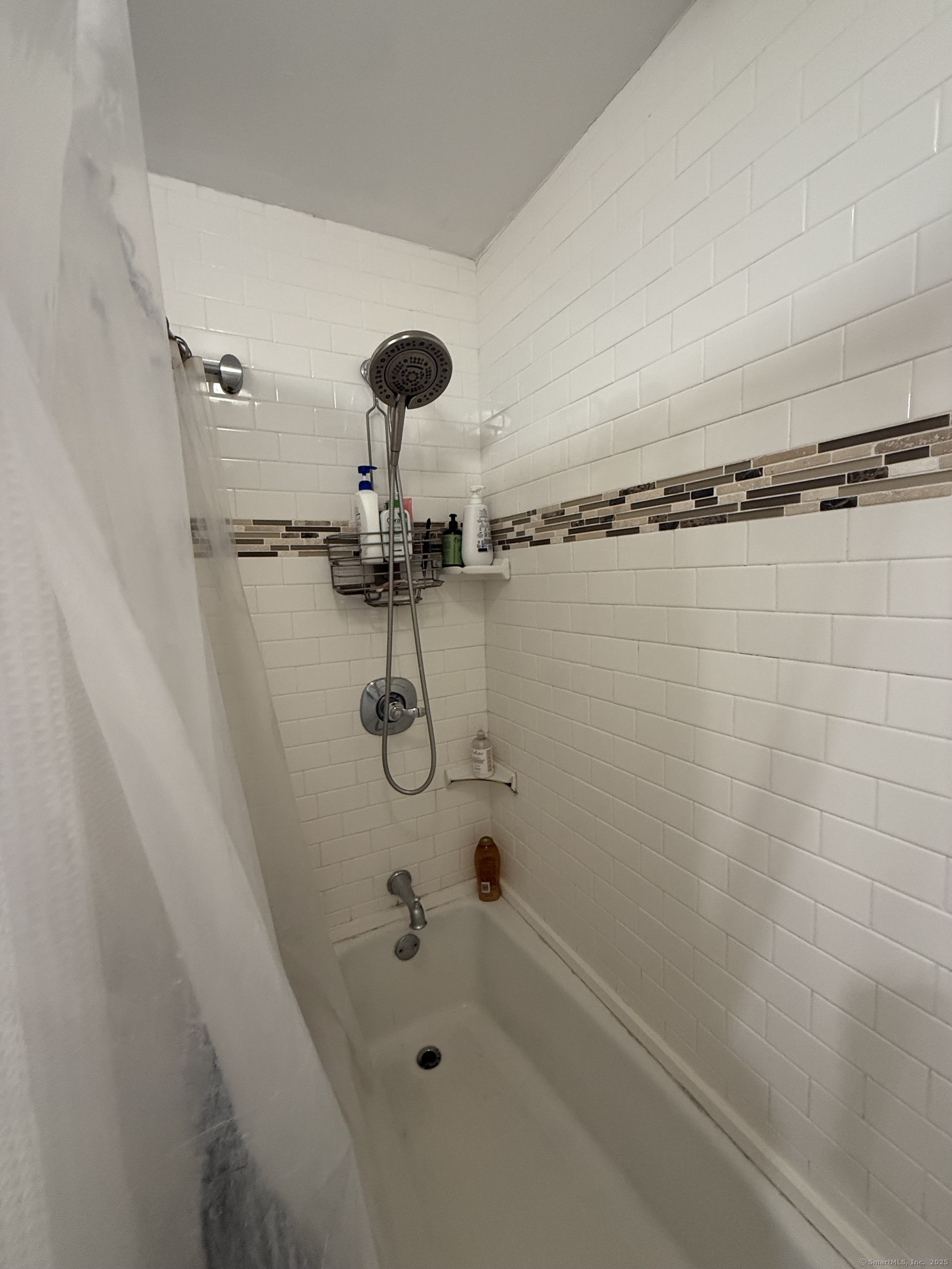 Manchester, Connecticut 06040, United States, 3 Bedrooms Bedrooms, ,2 BathroomsBathrooms,Residential,Pending,88588