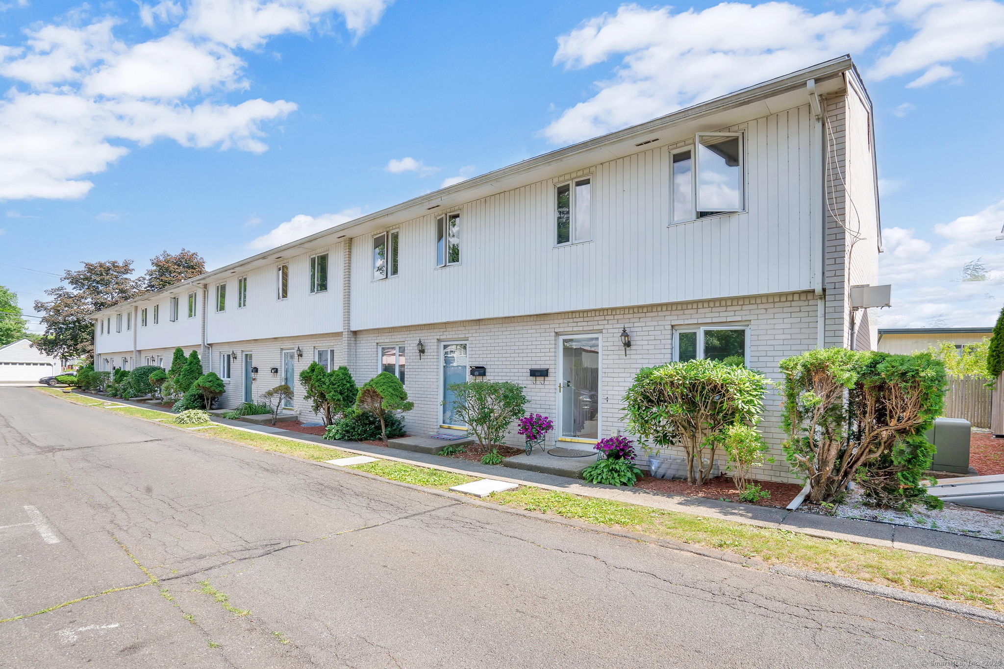 Rental Property at Newhall Street Apt 7, Hamden, Connecticut - Bedrooms: 2 
Bathrooms: 2 
Rooms: 4  - $1,975 MO.