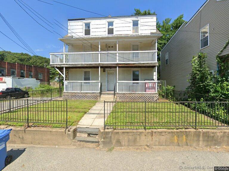 Norwich Avenue 2nd Floor, Norwich, Connecticut - 2 Bedrooms  
1 Bathrooms  
5 Rooms - 