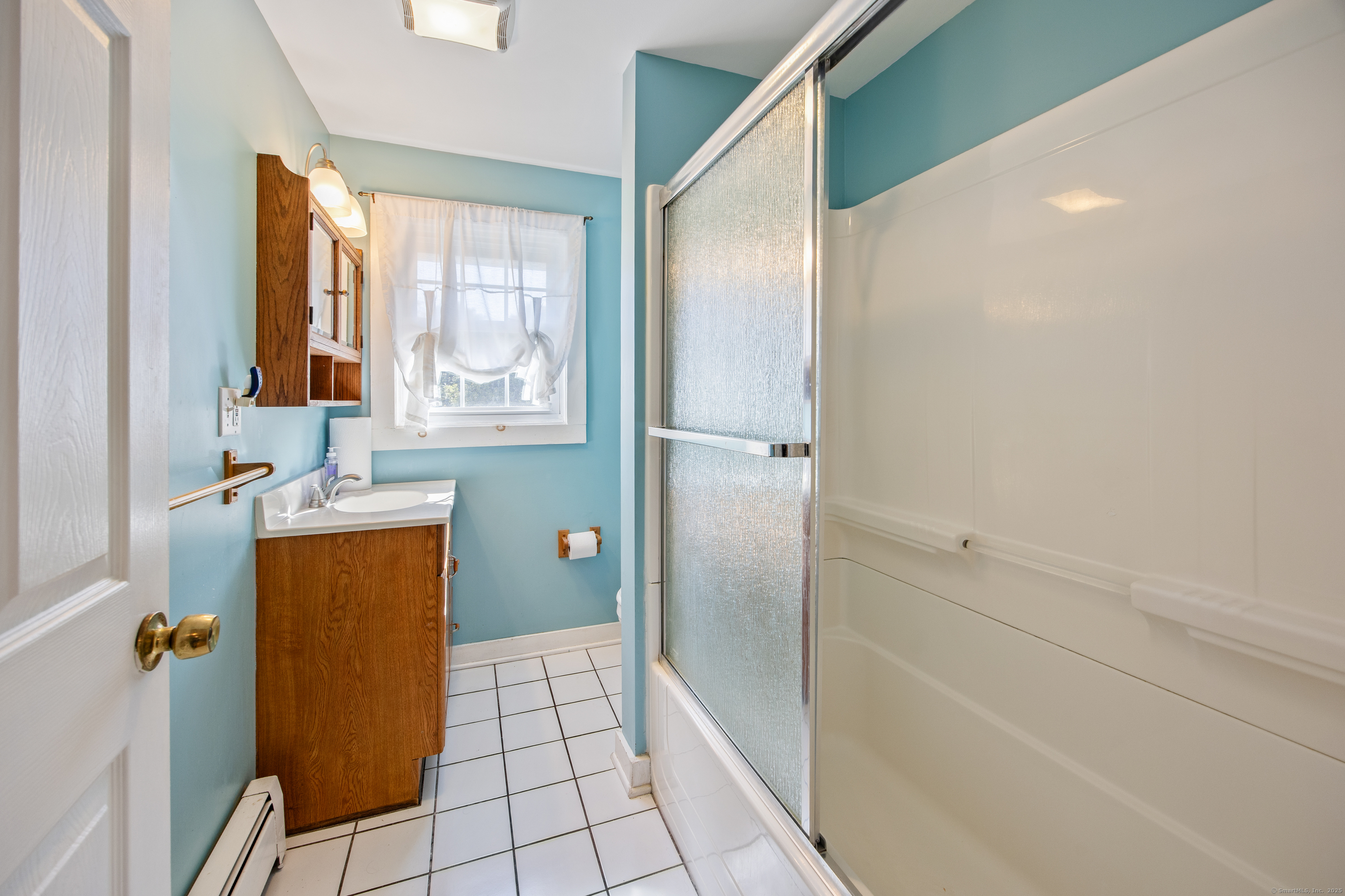 Wallingford, Connecticut 06492, United States, 3 Bedrooms Bedrooms, ,2 BathroomsBathrooms,Residential,Active,222290