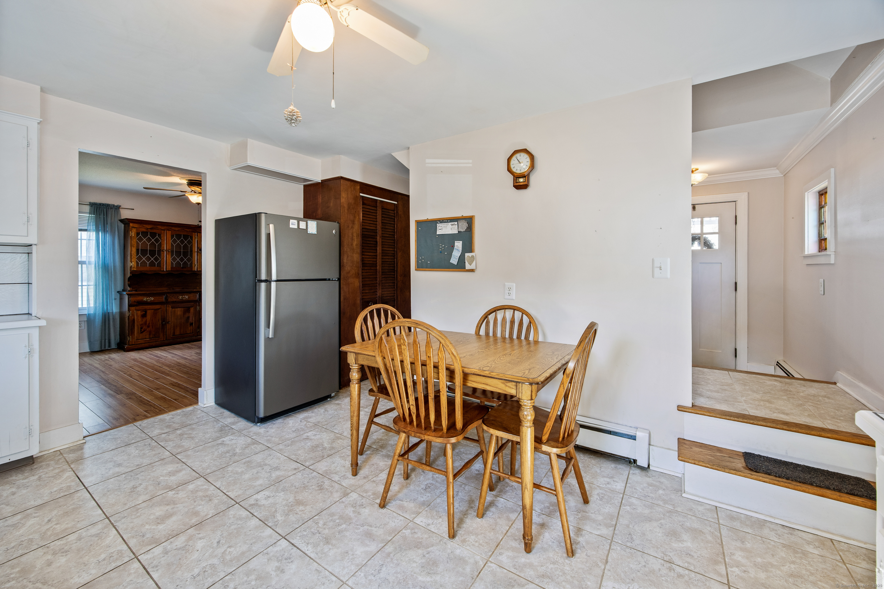 Wallingford, Connecticut 06492, United States, 3 Bedrooms Bedrooms, ,2 BathroomsBathrooms,Residential,Active,222290