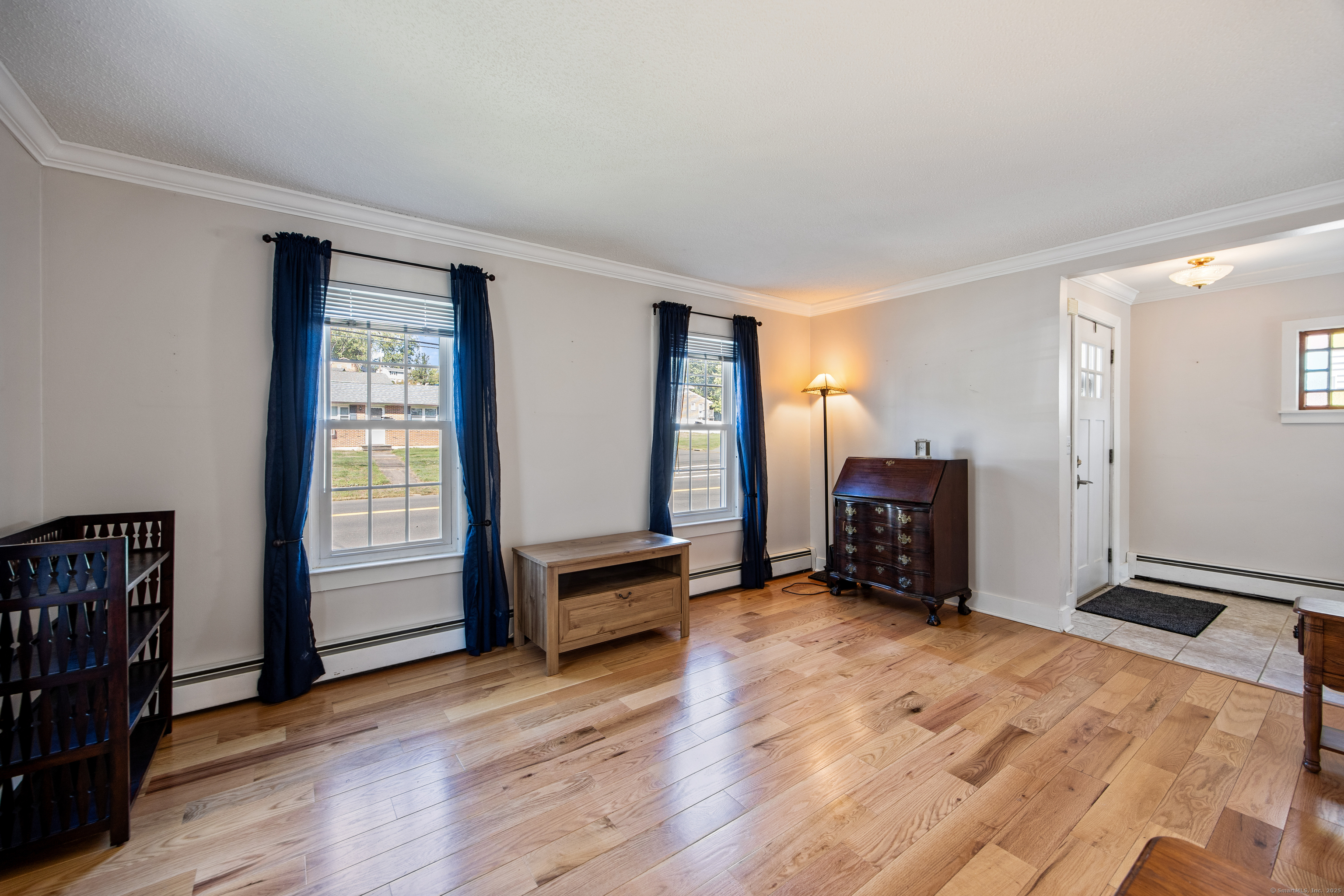 Wallingford, Connecticut 06492, United States, 3 Bedrooms Bedrooms, ,2 BathroomsBathrooms,Residential,Active,222290