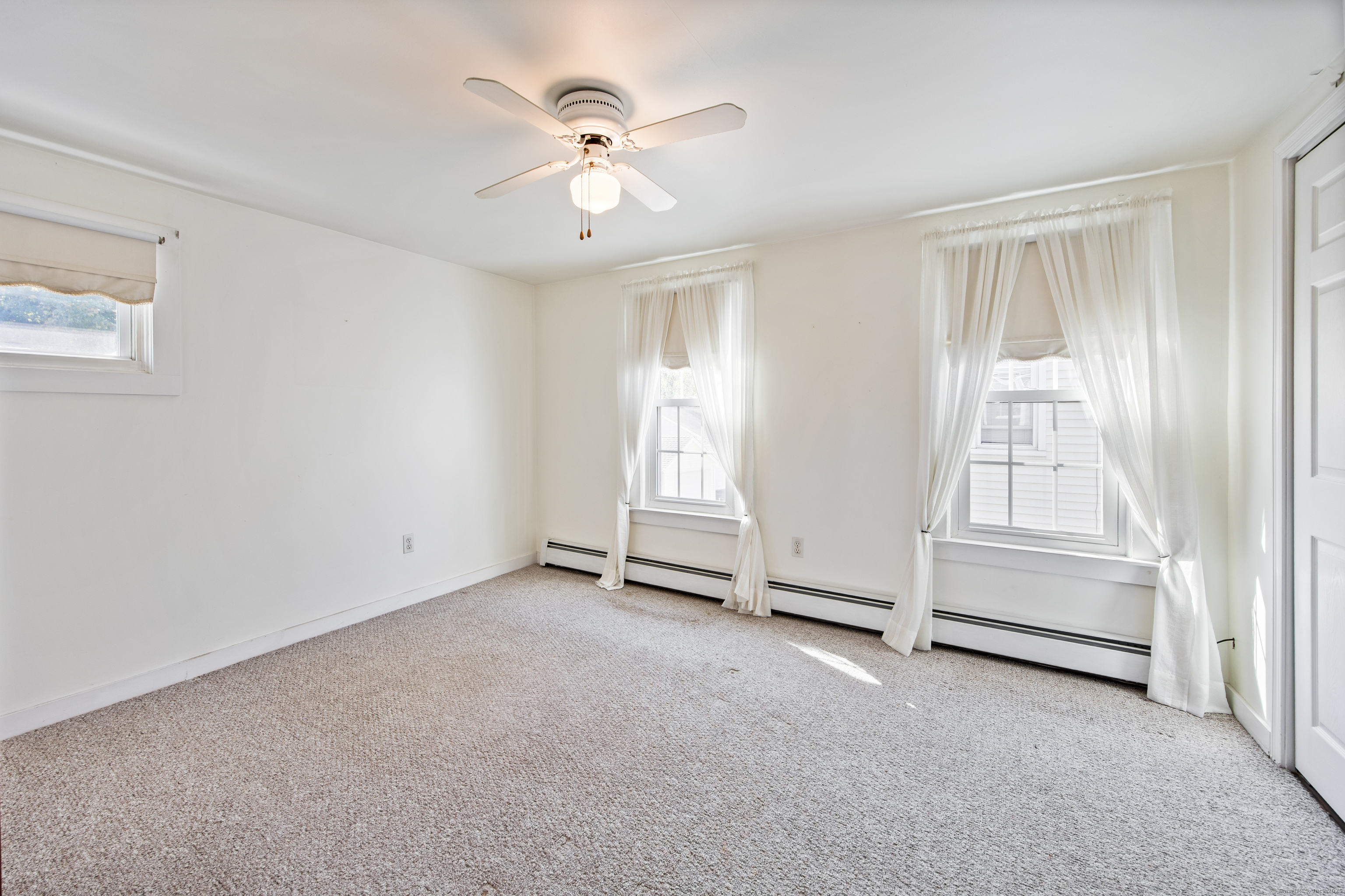 Wallingford, Connecticut 06492, United States, 3 Bedrooms Bedrooms, ,2 BathroomsBathrooms,Residential,Active,222290