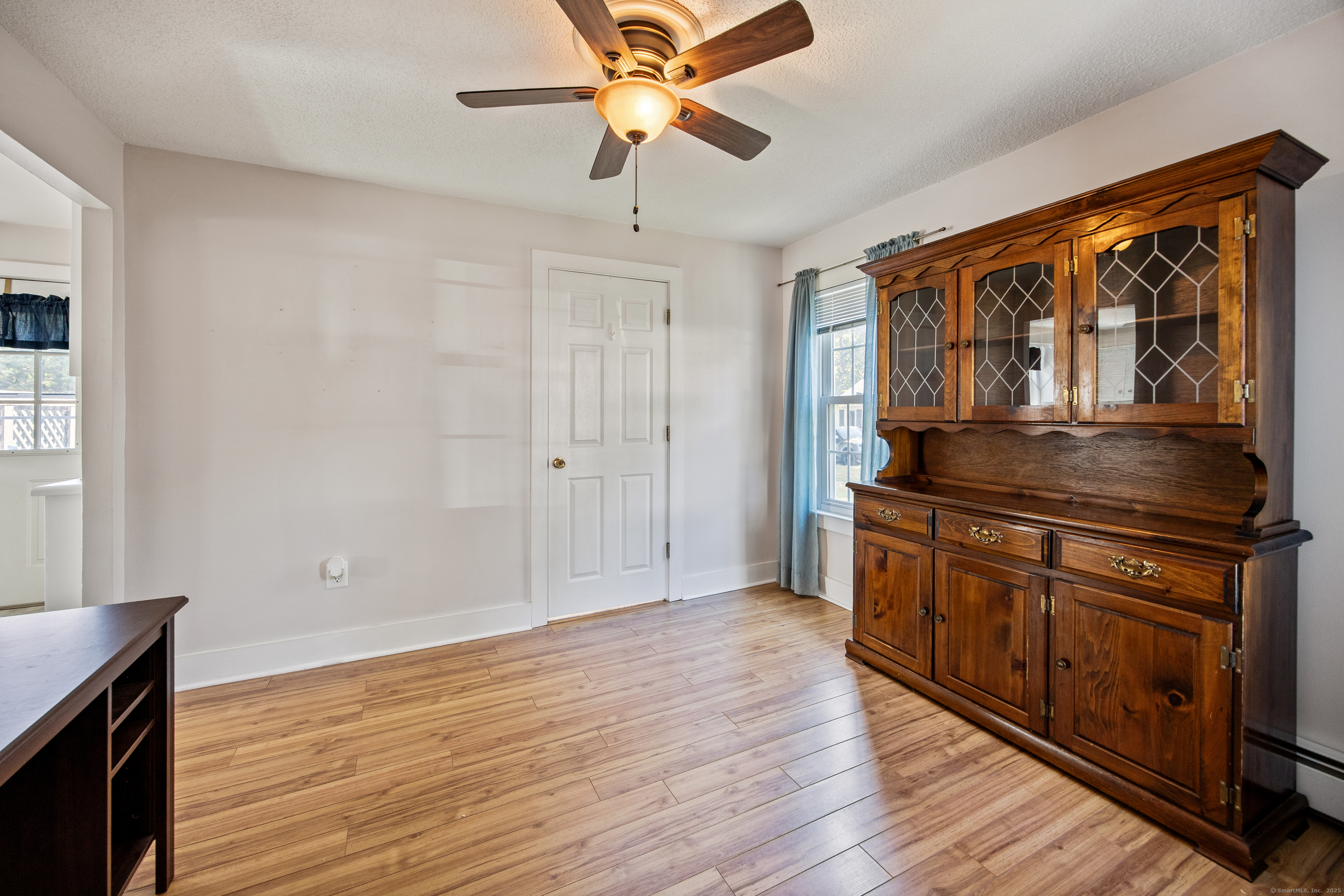 Wallingford, Connecticut 06492, United States, 3 Bedrooms Bedrooms, ,2 BathroomsBathrooms,Residential,Active,222290