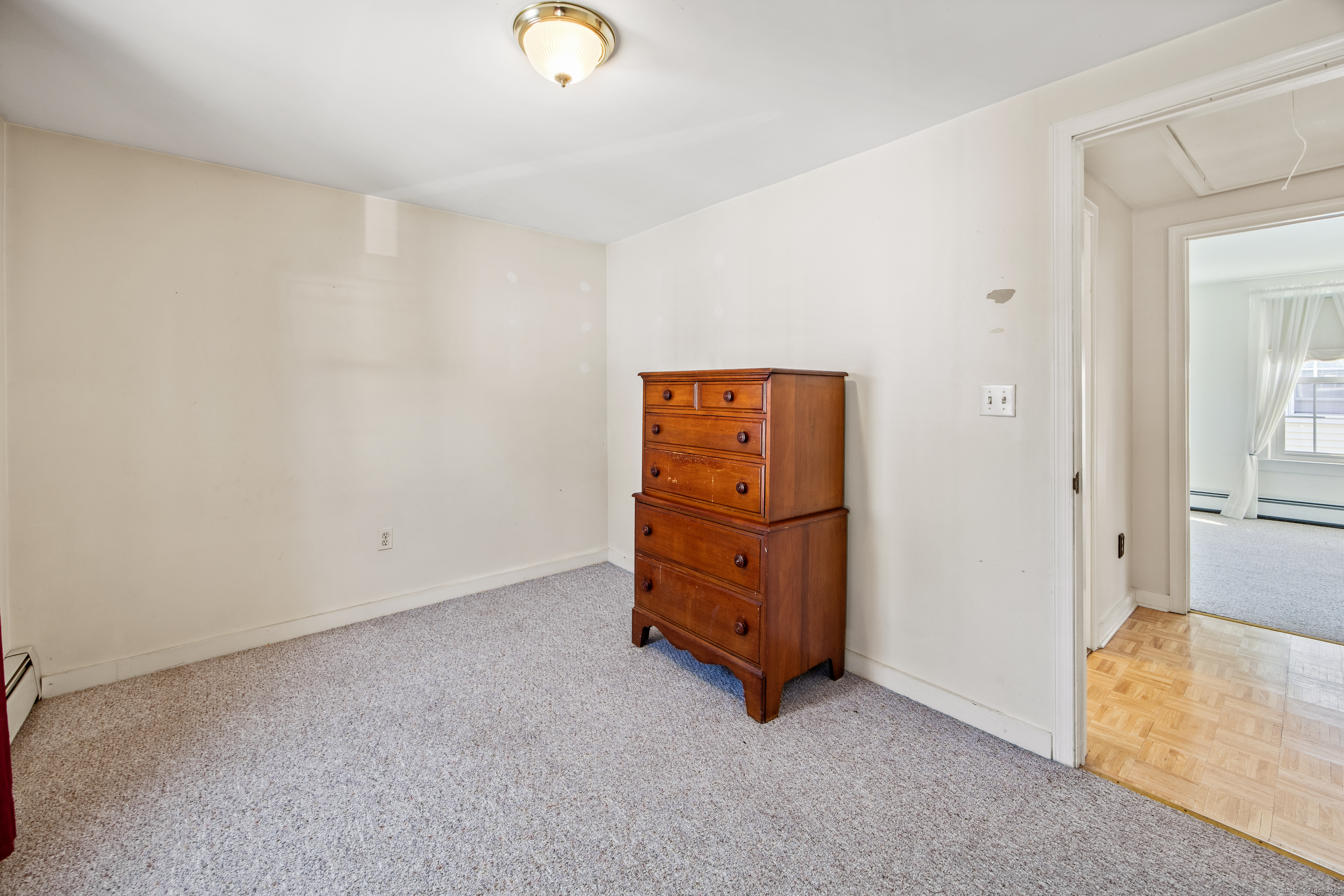 Wallingford, Connecticut 06492, United States, 3 Bedrooms Bedrooms, ,2 BathroomsBathrooms,Residential,Active,222290