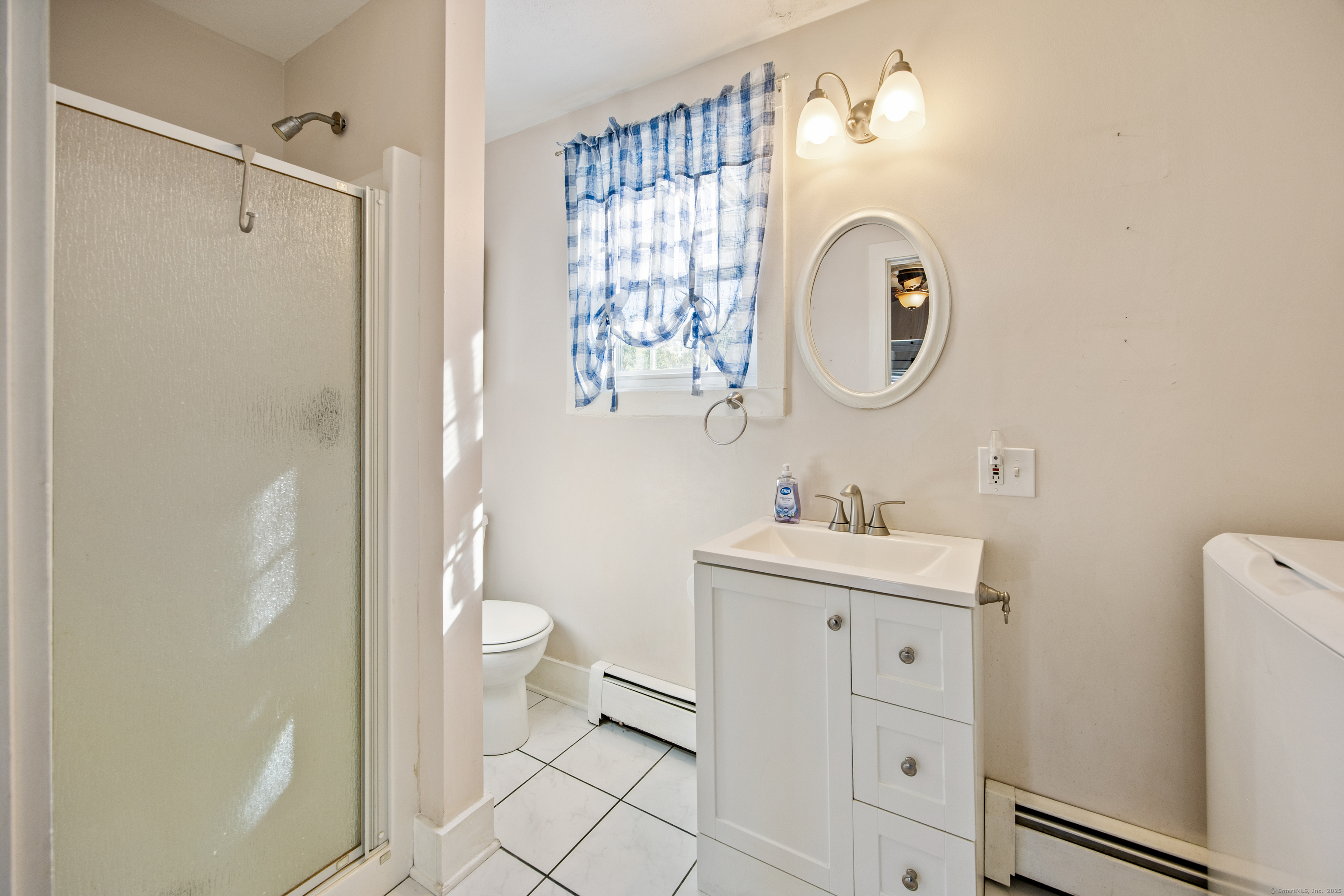 Wallingford, Connecticut 06492, United States, 3 Bedrooms Bedrooms, ,2 BathroomsBathrooms,Residential,Active,222290