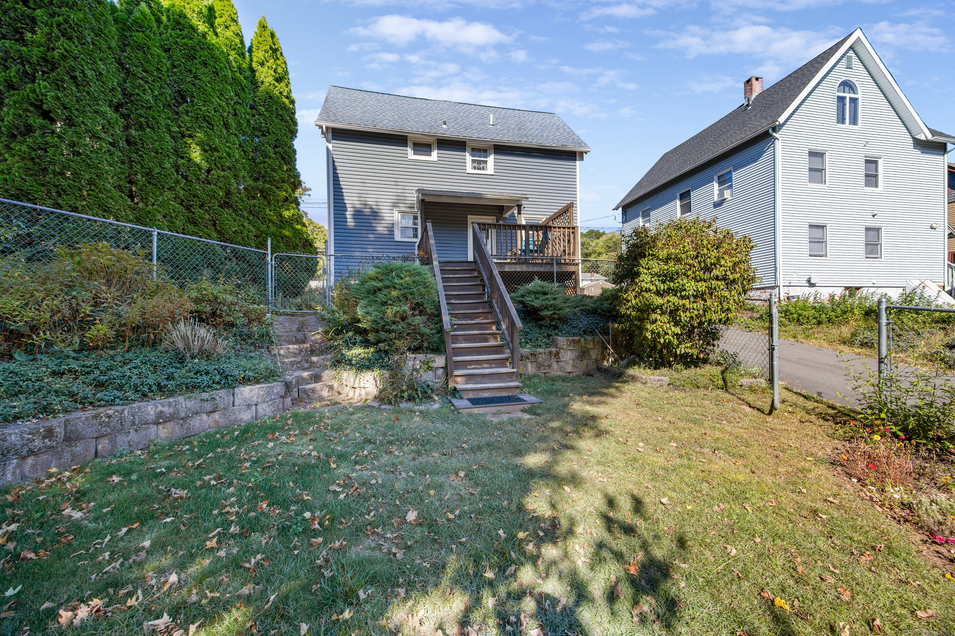 Wallingford, Connecticut 06492, United States, 3 Bedrooms Bedrooms, ,2 BathroomsBathrooms,Residential,Active,222290