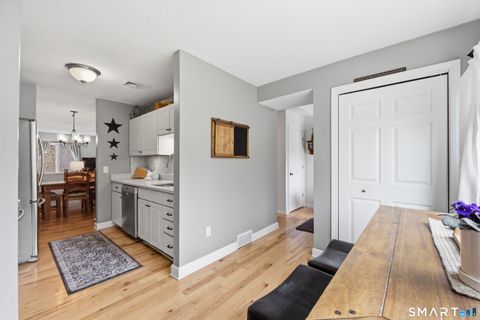 Tiny photo for 2 River Mead #2, Avon, CT 06001 (MLS # 24169853)