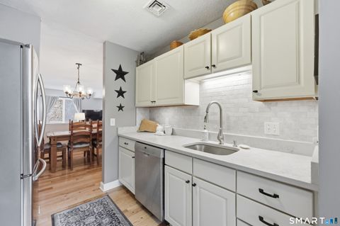 Tiny photo for 2 River Mead #2, Avon, CT 06001 (MLS # 24169853)