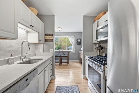 Tiny photo for 2 River Mead #2, Avon, CT 06001 (MLS # 24169853)