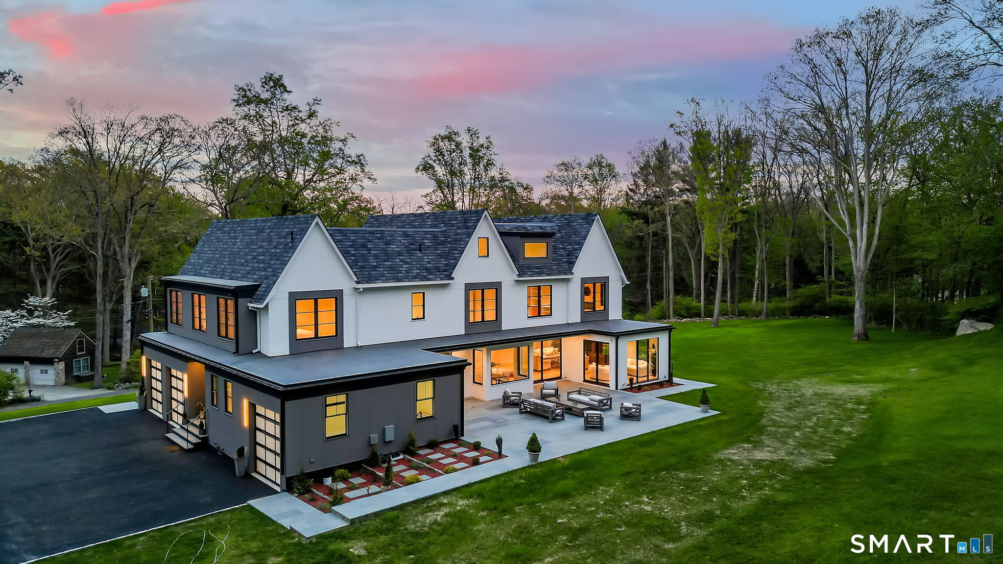 1 Twin Oaks Lane