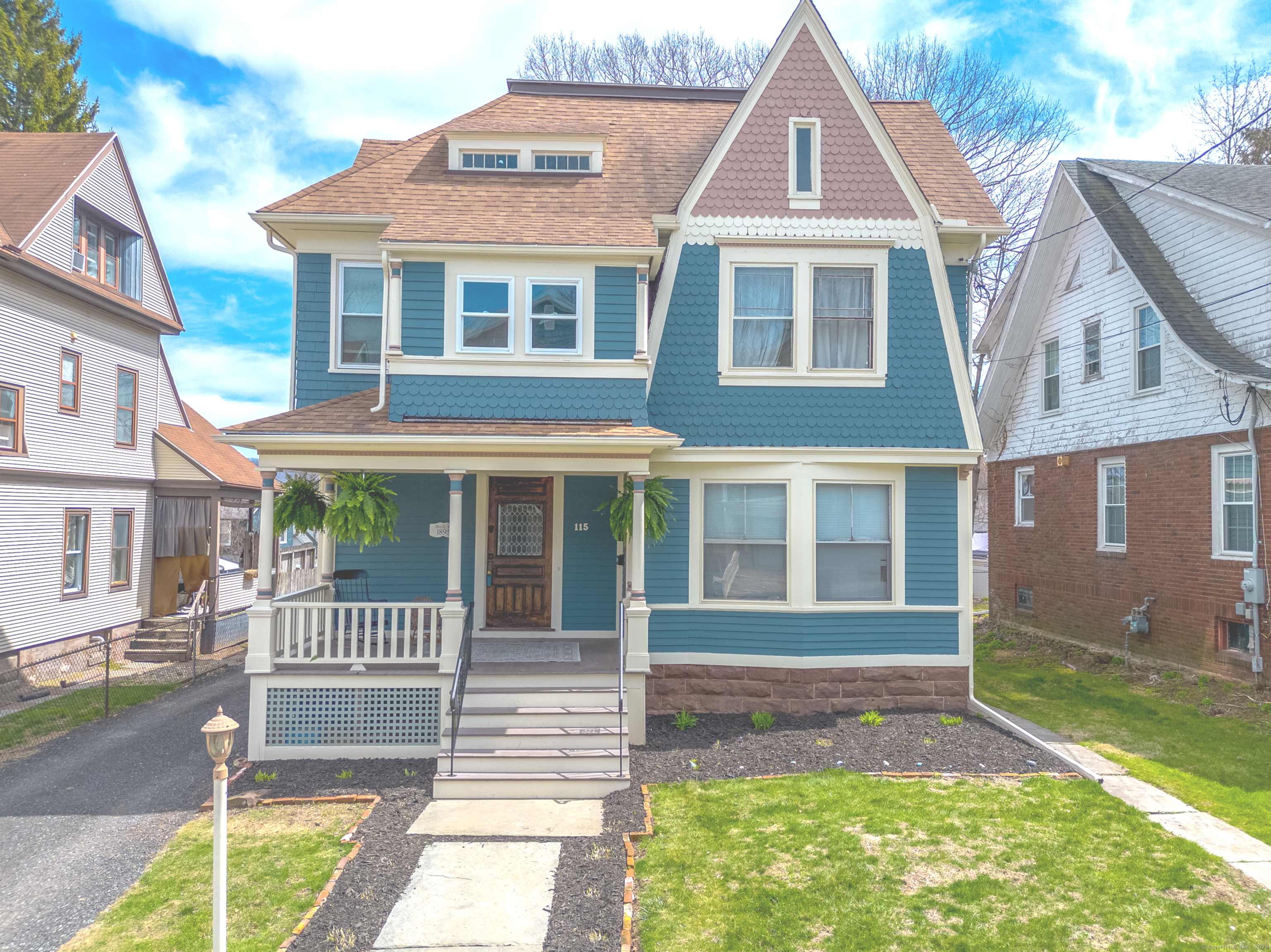 Property for Sale at Wilcox Avenue, Meriden, Connecticut - Bedrooms: 5 
Bathrooms: 2 
Rooms: 9  - $379,900