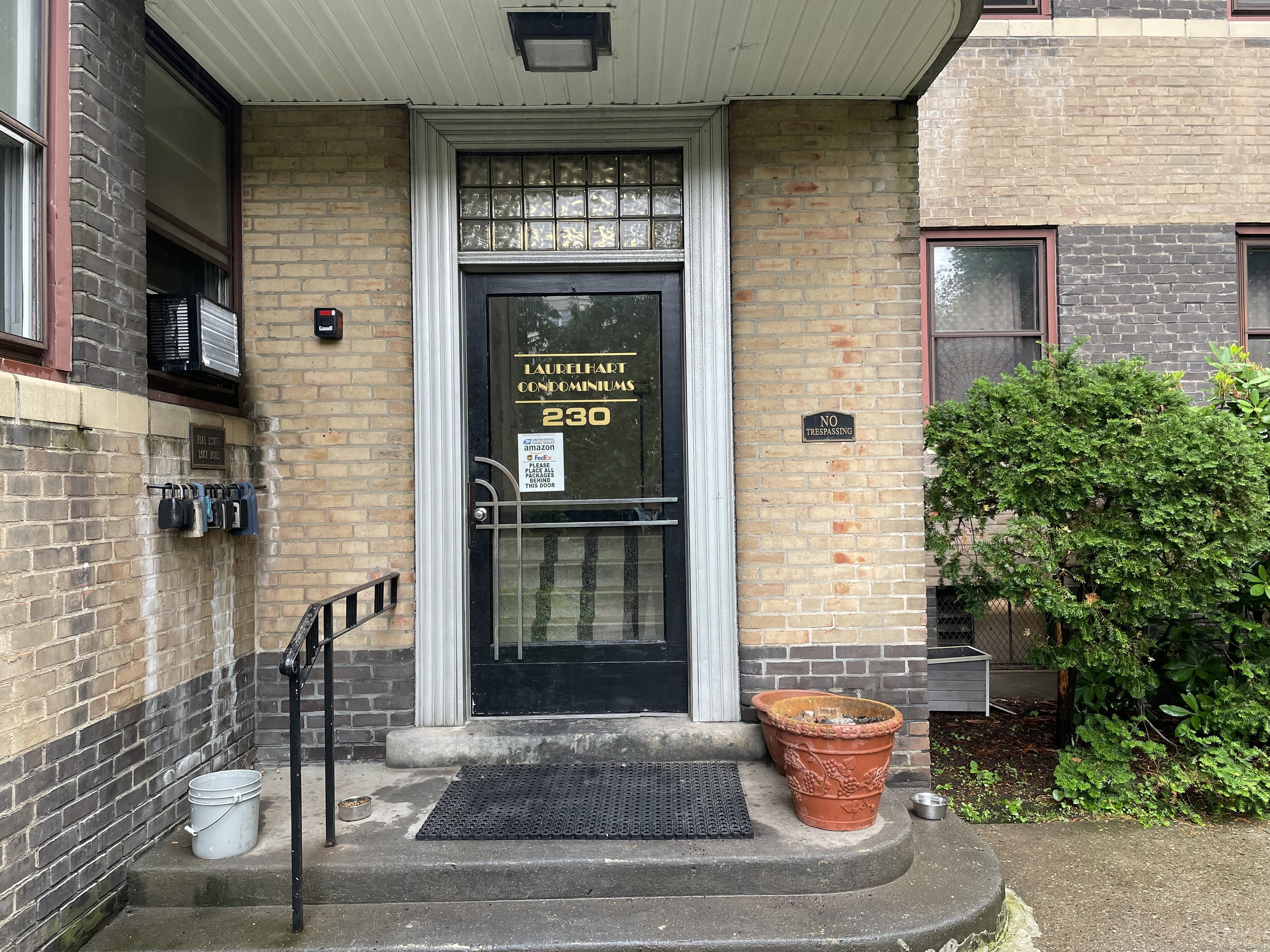 Farmington Avenue Apt C4, Hartford, Connecticut - 2 Bedrooms  
1 Bathrooms  
5 Rooms - 