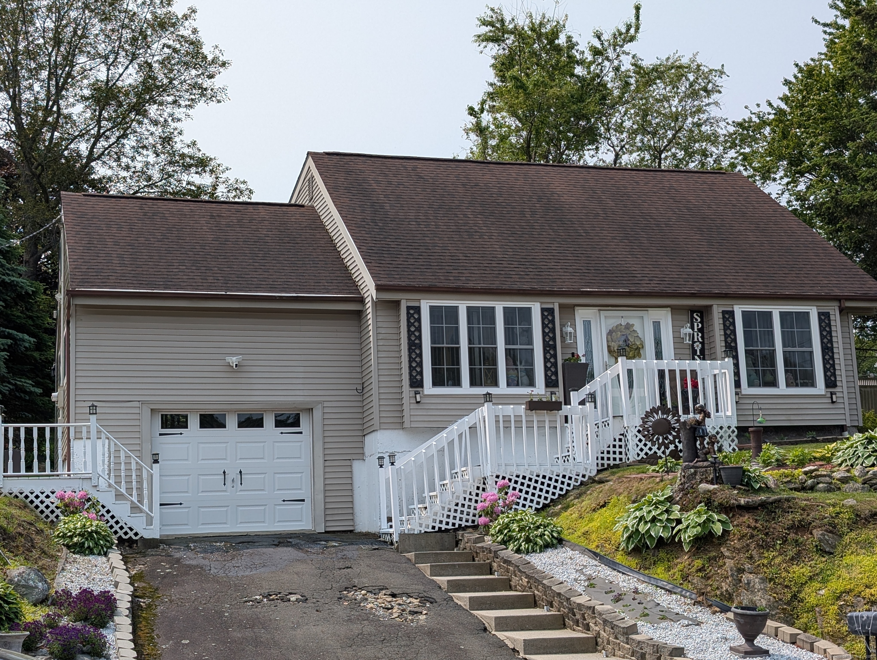 Property for Sale at Chipper Road, Waterbury, Connecticut - Bedrooms: 3 
Bathrooms: 2 
Rooms: 6  - $299,900