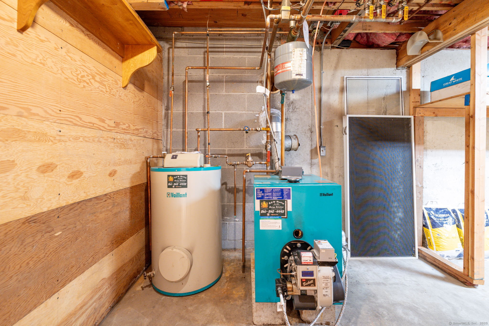 East Haddam, Connecticut 06415, United States, 3 Bedrooms Bedrooms, ,3 BathroomsBathrooms,Residential,Active,205511