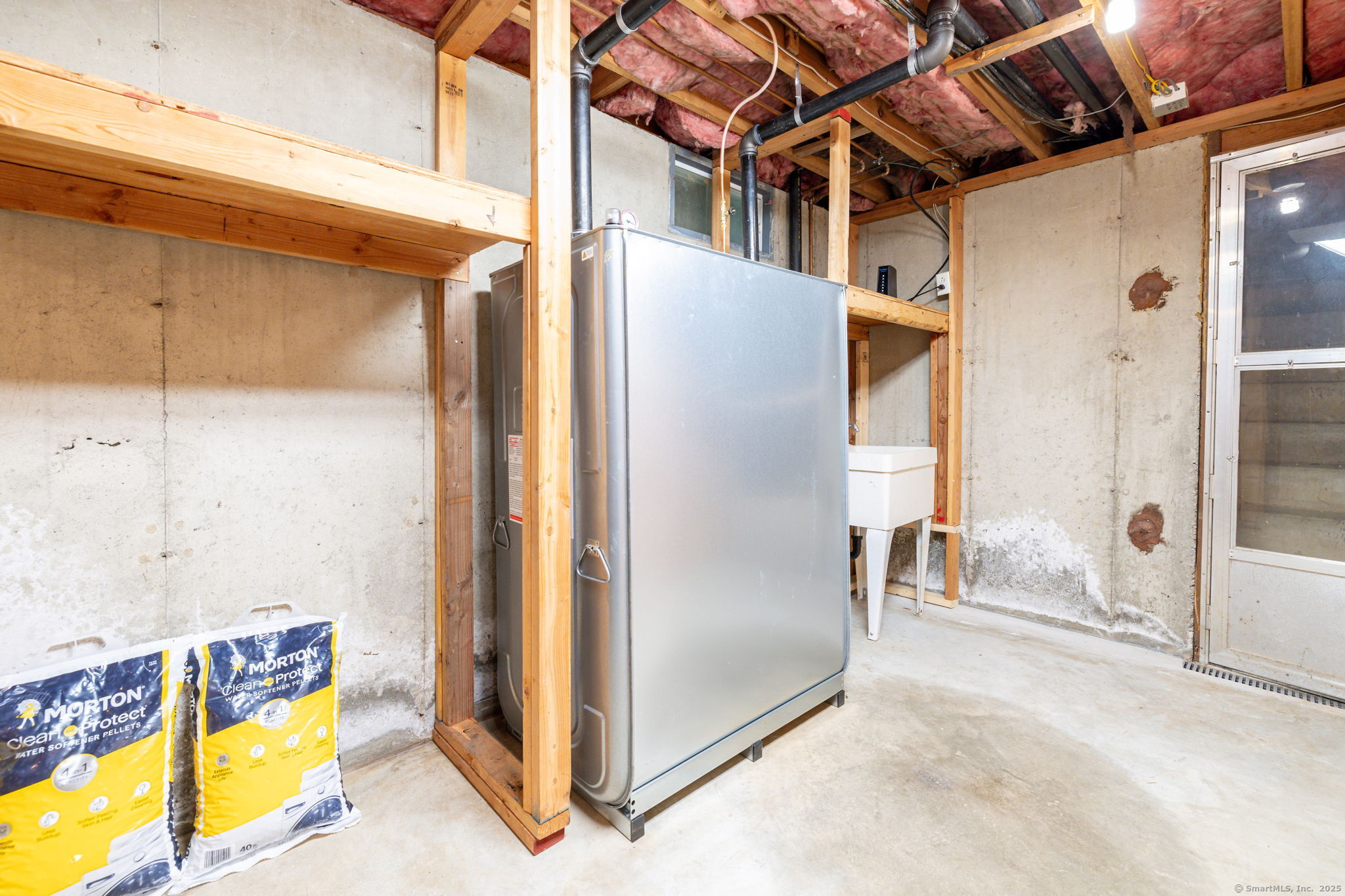 East Haddam, Connecticut 06415, United States, 3 Bedrooms Bedrooms, ,3 BathroomsBathrooms,Residential,Active,205511