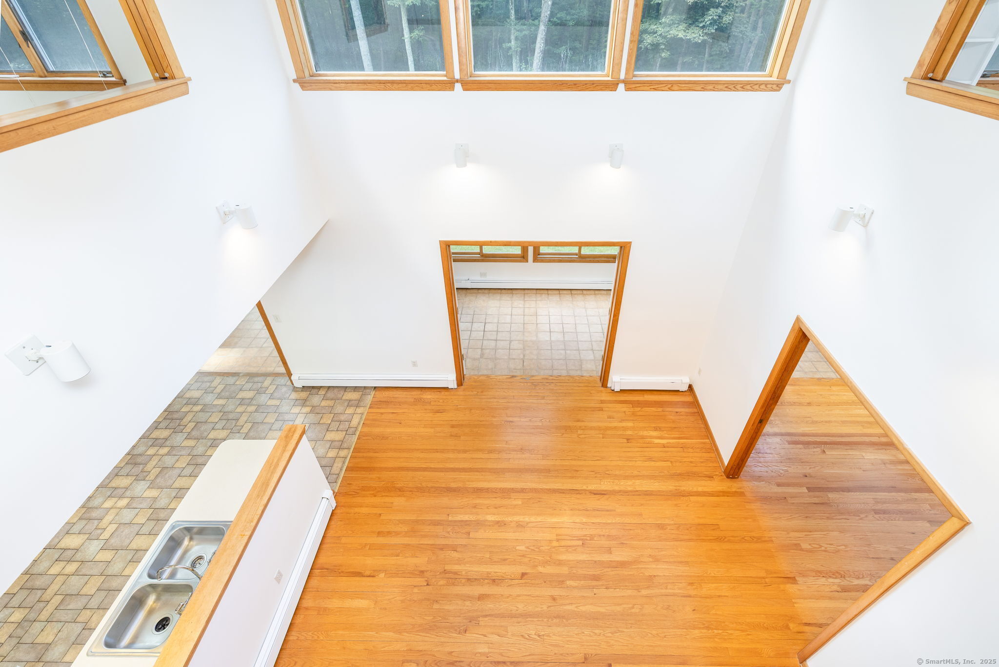 East Haddam, Connecticut 06415, United States, 3 Bedrooms Bedrooms, ,3 BathroomsBathrooms,Residential,Active,205511