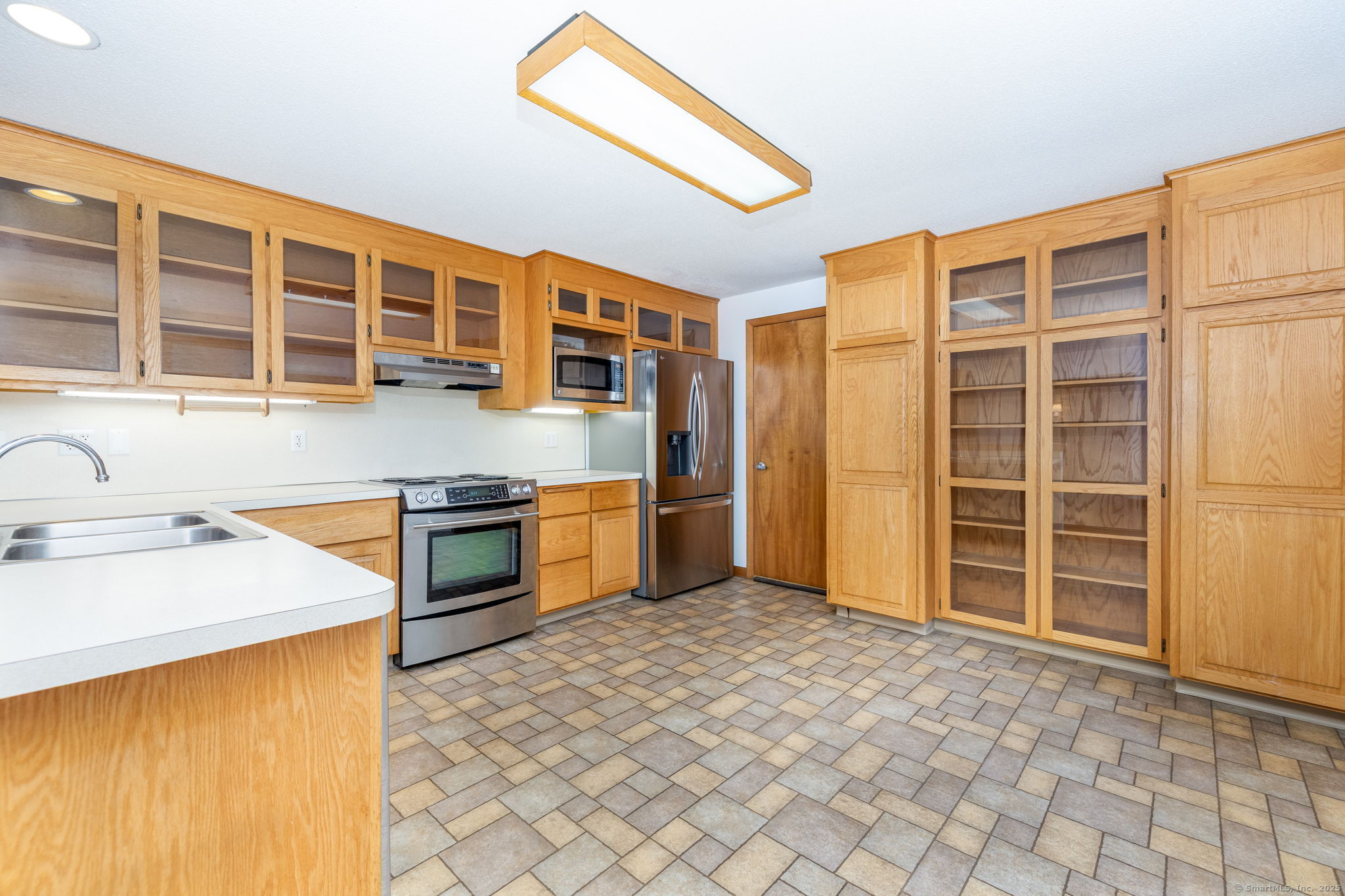 East Haddam, Connecticut 06415, United States, 3 Bedrooms Bedrooms, ,3 BathroomsBathrooms,Residential,Active,205511