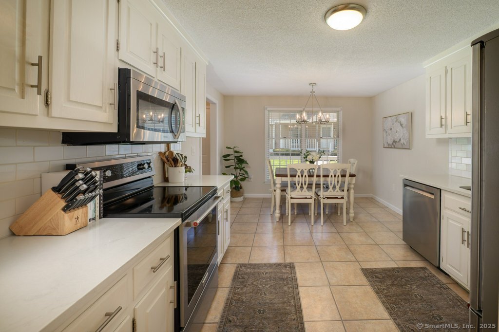 697 S End Road #6, Southington, Connecticut image 13